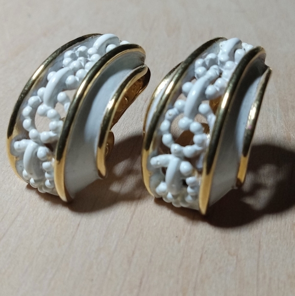 👍 5 for $20 vintage Monet gold tone white enamel half hoop clip on earrings - Picture 1 of 5